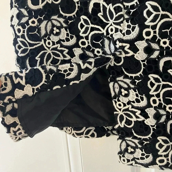 Talbots Skirt Black @ White Floral Embroidered Lace Overlay Lined Pencil Size 10 - Picture 4 of 6